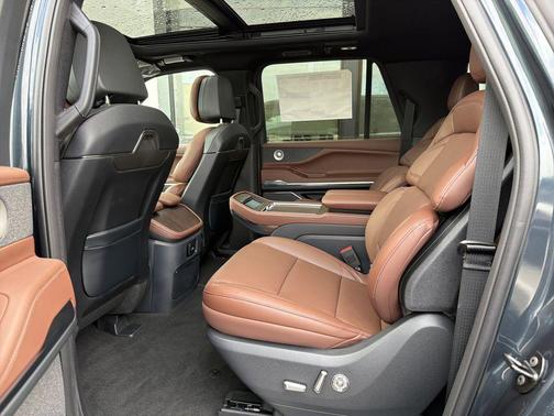 FLIGHT BLUE METALLIC CC 2026 Lincoln Navigator Reserve