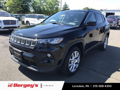 Diamond Black Crystal Pearlcoat 2022 Jeep Compass Latitude Lux