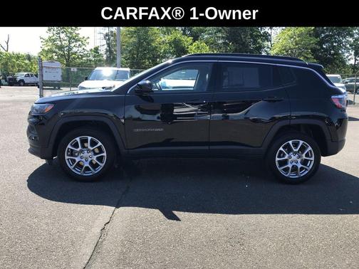 Diamond Black Crystal Pearlcoat 2022 Jeep Compass Latitude Lux
