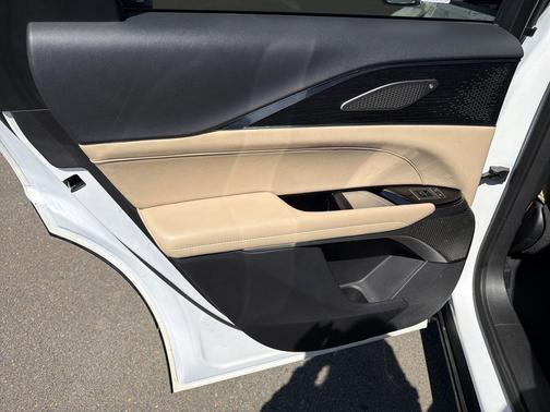 Crystal White Tricoat 2024 Cadillac LYRIQ Sport