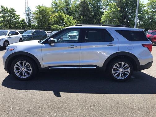 ICONIC SILVER METALLIC 2024 Ford Explorer XLT