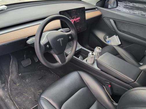 2022 Tesla Model Y Long Range Dual Motor All-Wheel Drive