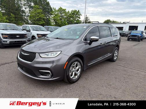 Granite Crystal Metallic Clearcoat 2023 Chrysler Pacifica Limited
