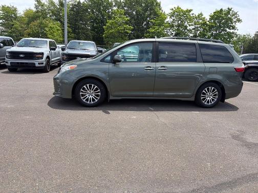 Alumina Jade Metallic 2019 Toyota Sienna XLE