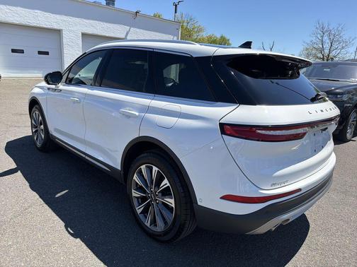 PRISTINE WHITE MET 3C 2022 Lincoln Corsair Reserve