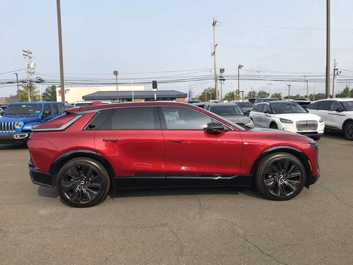 2024 Cadillac LYRIQ Sport