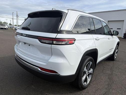 Bright White Clearcoat 2023 Jeep Grand Cherokee 4xe Base