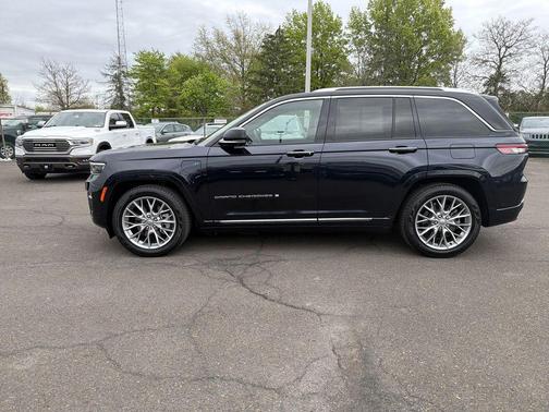 Midnight Sky 2022 Jeep Grand Cherokee 4xe Summit