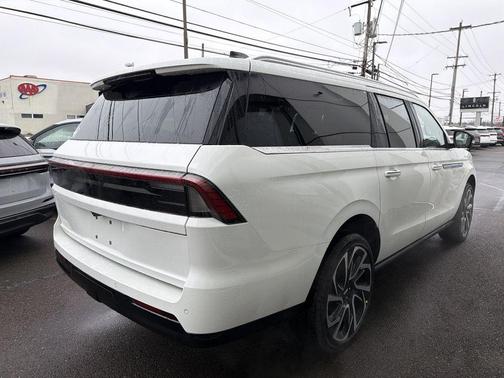 PRISTINE WHITE METALLIC 3C 2026 Lincoln Navigator Reserve