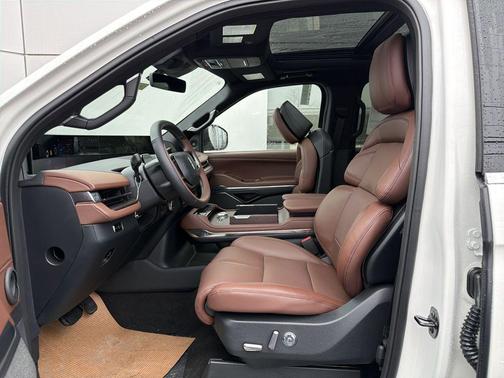 PRISTINE WHITE METALLIC 3C 2026 Lincoln Navigator Reserve