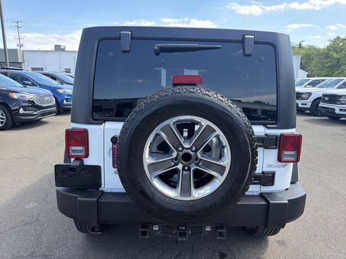 Bright White Clearcoat 2018 Jeep Wrangler JK Unlimited Sport