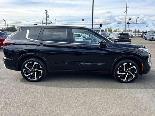 2022 Mitsubishi Outlander SE