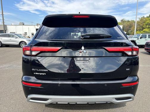 2022 Mitsubishi Outlander SE
