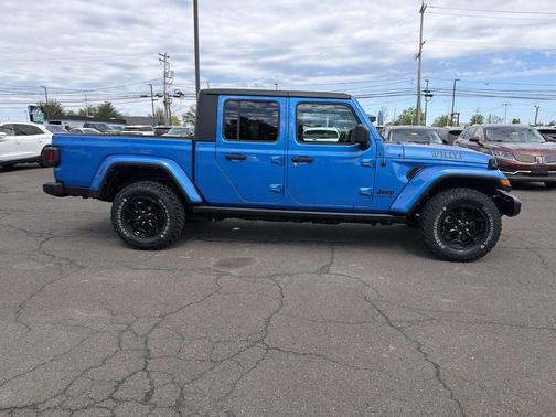 Hydro Blue Pearlcoat 2021 Jeep Gladiator Willys 4x4