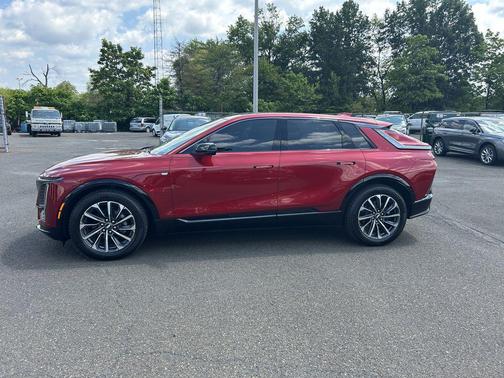 2024 Cadillac LYRIQ Sport