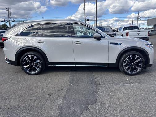2024 Mazda CX-90 PHEV Premium Plus