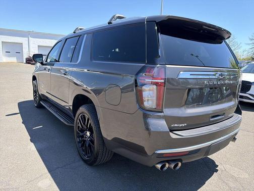 Graywood Metallic 2021 Chevrolet Suburban Premier