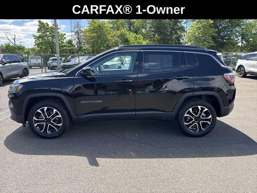 Diamond Black Crystal Pearlcoat 2022 Jeep Compass Limited
