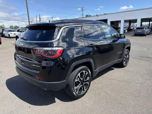 Diamond Black Crystal Pearlcoat 2022 Jeep Compass Limited