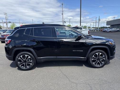 Diamond Black Crystal Pearlcoat 2022 Jeep Compass Limited