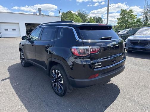 Diamond Black Crystal Pearlcoat 2022 Jeep Compass Limited