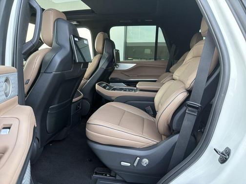PRISTINE WHITE METALLIC 3C 2025 Lincoln Navigator Black Label