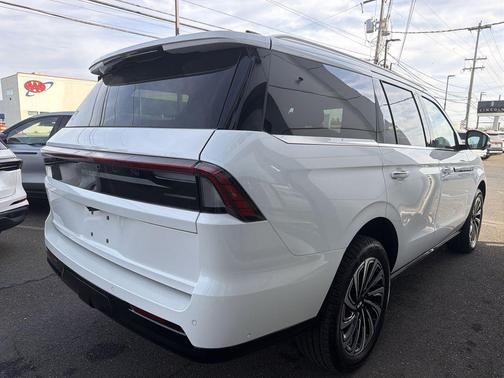 PRISTINE WHITE METALLIC 3C 2025 Lincoln Navigator Black Label