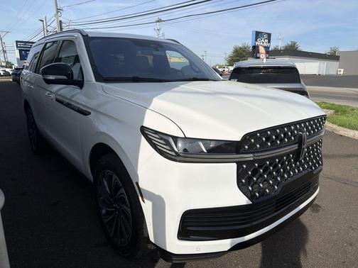 PRISTINE WHITE METALLIC 3C 2025 Lincoln Navigator Black Label