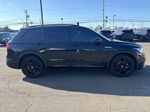 2022 Volkswagen Tiguan 2.0T SE R-Line Black 4MOTION