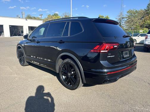 2022 Volkswagen Tiguan 2.0T SE R-Line Black 4MOTION