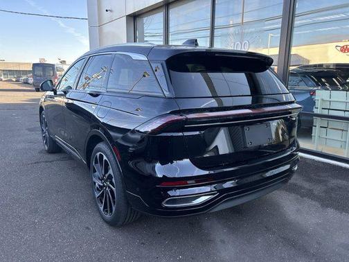 2024 Lincoln Nautilus Black Label