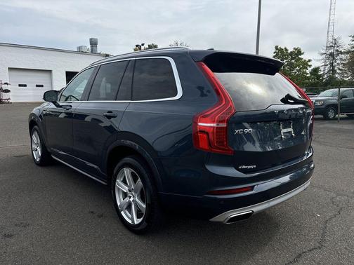 2020 Volvo XC90 T6 Momentum