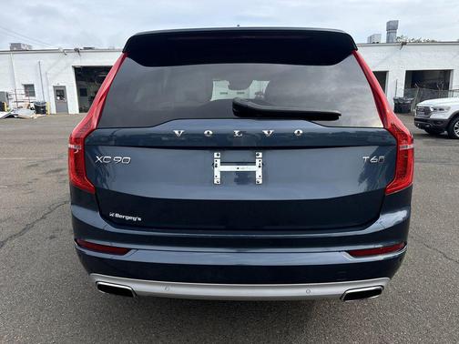 2020 Volvo XC90 T6 Momentum