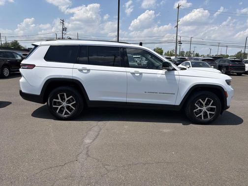 Bright White Clearcoat 2023 Jeep Grand Cherokee L Limited