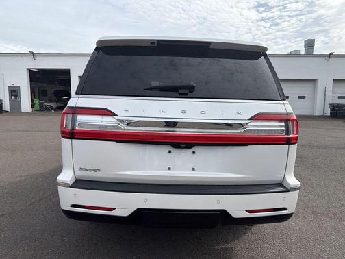 WHITE PLATINUM TRI-COAT MET 2019 Lincoln Navigator Reserve