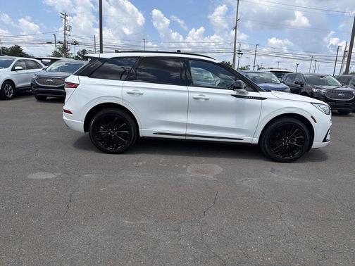 Pristine White Metallic Tri-Coat 2023 Lincoln Corsair Reserve