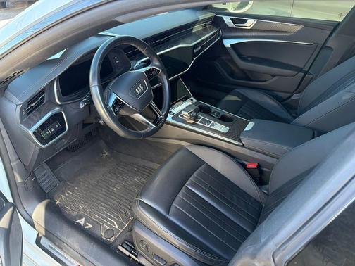 Glacier White Metallic 2023 Audi A7 Premium 55 TFSI quattro S tronic