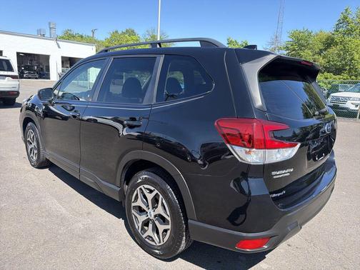 Crystal Black Silica 2019 Subaru Forester Premium