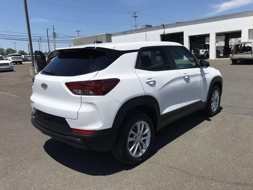 Summit White 2024 Chevrolet Trailblazer LS