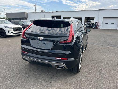 2022 Cadillac XT4 Premium Luxury