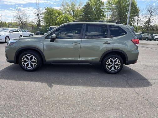 Jasper Green Metallic 2019 Subaru Forester Premium