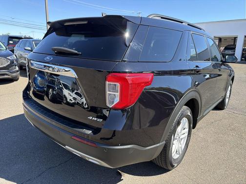AGATE BLACK METALLIC 2023 Ford Explorer XLT