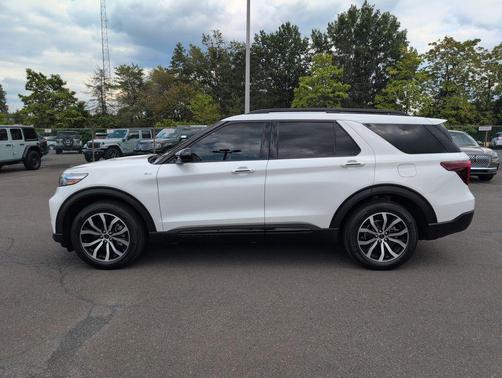 2022 Ford Explorer ST-Line