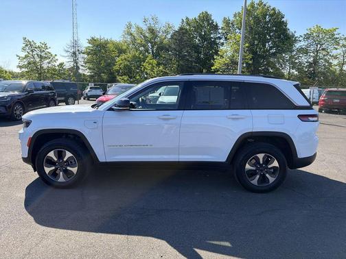 Diamond Black Crystal Pearlcoat 2017 Jeep Grand Cherokee Overland
