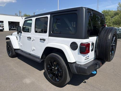 Bright White Clearcoat 2022 Jeep Wrangler Unlimited 4xe Sahara