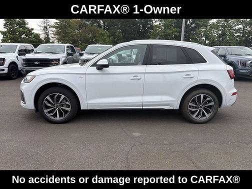 Glacier White Metallic 2024 Audi Q5 45 S line Premium