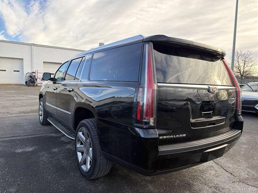 2018 Cadillac Escalade ESV Luxury
