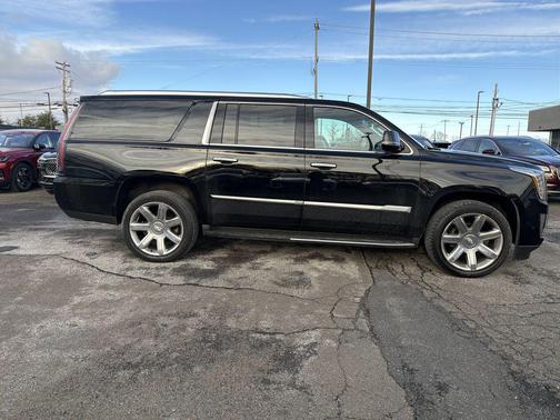 2018 Cadillac Escalade ESV Luxury