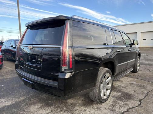 2018 Cadillac Escalade ESV Luxury