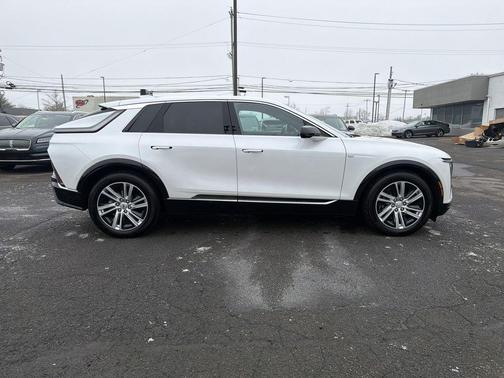 2024 Cadillac LYRIQ Tech